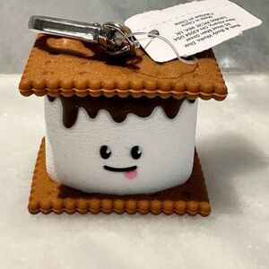 Bath & Body Works Smorrs Cracker Marshmallow Pocketbac Holder Keychain Dispenser